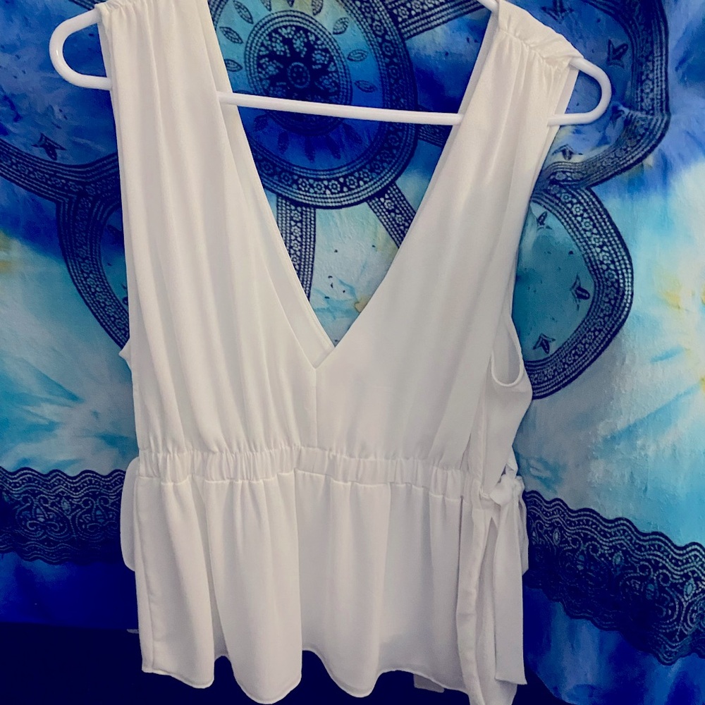 BCBG Max Azeri sleeveless deep v white blouse. elastic waist. Worn 1x Lg